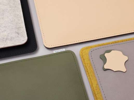 Bankauflage nach Maß aus Filz mit Lederecken in den Farben jurabraun und taupe
