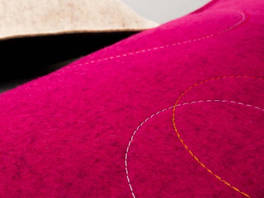 Sofakissen-Filz-Wolle-Ziernaht-Bubbles-fuchsia-Detail