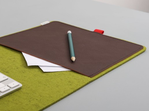 Tastatur-Unterlage-Mousepad-aus-Filz-linde-und-Leder-kastanie