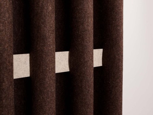 Thermovorhang-aus-Filz-mit-Band-isoliert-Kaelteschutz-Detail