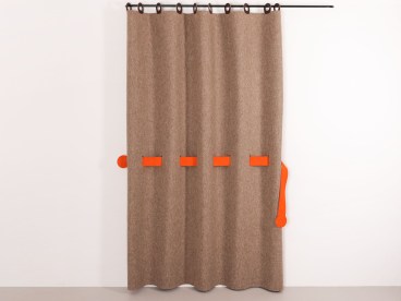 Thermovorhang-aus-Filz-mit-Filzband-zum-Raffen-beige-kuerbis