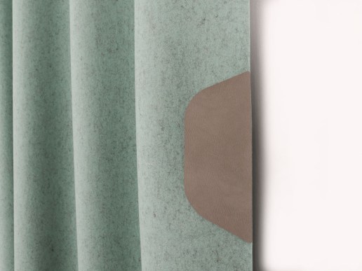 Thermovorhang-aus-Filz-mit-Ledergriff-taupe