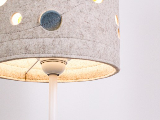 Tischlampe-Leuchte-aus-Filz-Nachttisch-Lampe-wave-02