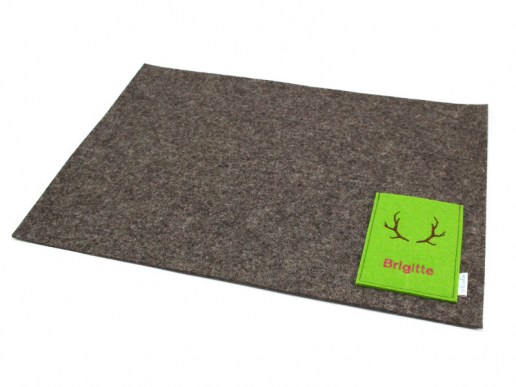 Tischset-aus-Filz-mit-Tasche-Geweih-und-Name-02