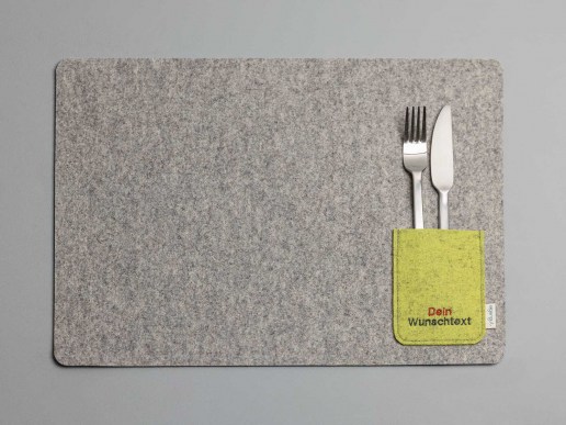 Tischset Filz grau mit Tasche limette für Besteck und Wunschtext bestickt