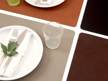 Tischset-aus-recyceltem-Leder-abgerundete-Ecken-naturtoene