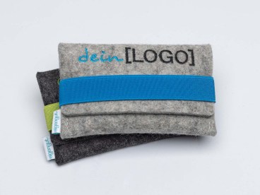 Visitenkartentasche-Etui-aus-Filz-mit-Logo-bestickt