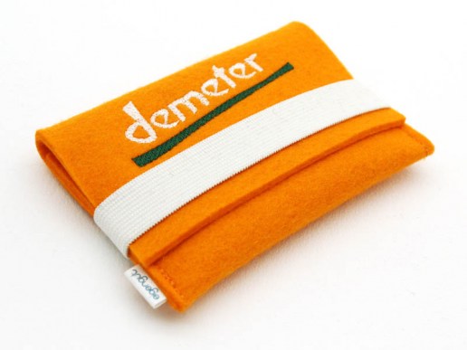 Visitenkartentasche-mit-Logo-bestickt-Demeter