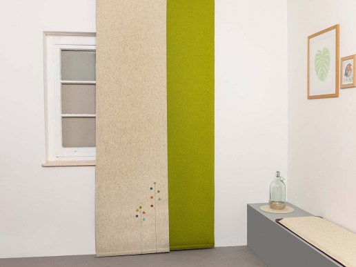 Vorhang-Filz-Natur-Wolle-mit-Dots-Blumen