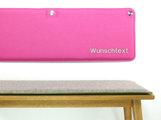 Wandkissen-aus-Filz-auf-Mass-mit-Oesen-abgerundete-Ecken-rosa-mit-Text