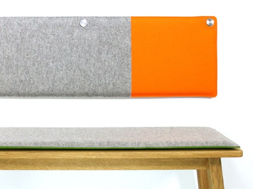 Wandkissen-mit-Oesen-abgerundet-zweifarbig-geteilt-orange-grau