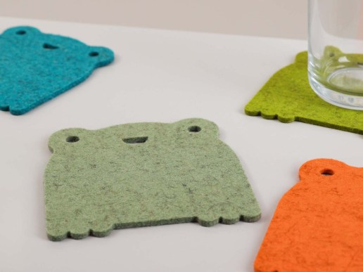 Filz Untersetzer in Froschform aus regionaler Wolle in verschiedenen Farben