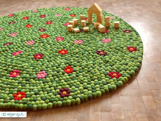 filzkugelteppich-blumen-teppich-aus-kugeln-01