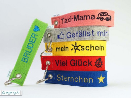 schluesselanhaenger-aus-filz-bestickt-wunschtext-motiv