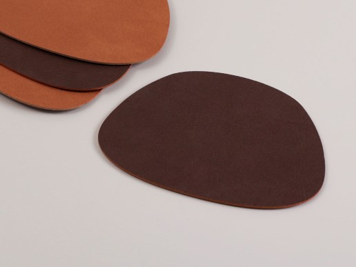 Untersetzer aus recyceltem Leder in organischer Form BRIX in verschiedenen Farben